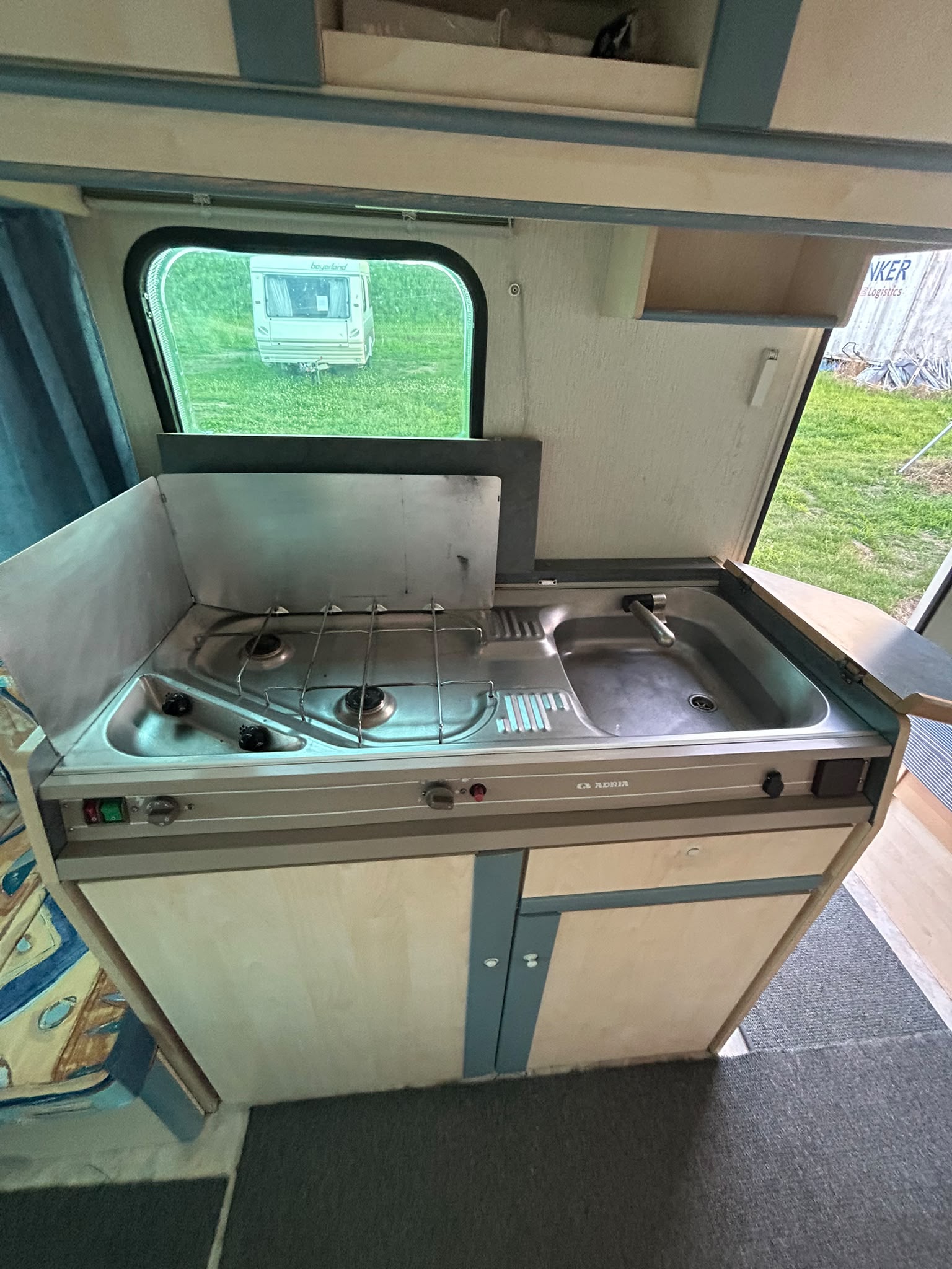 Adria Unica 430 DD, 900DMC